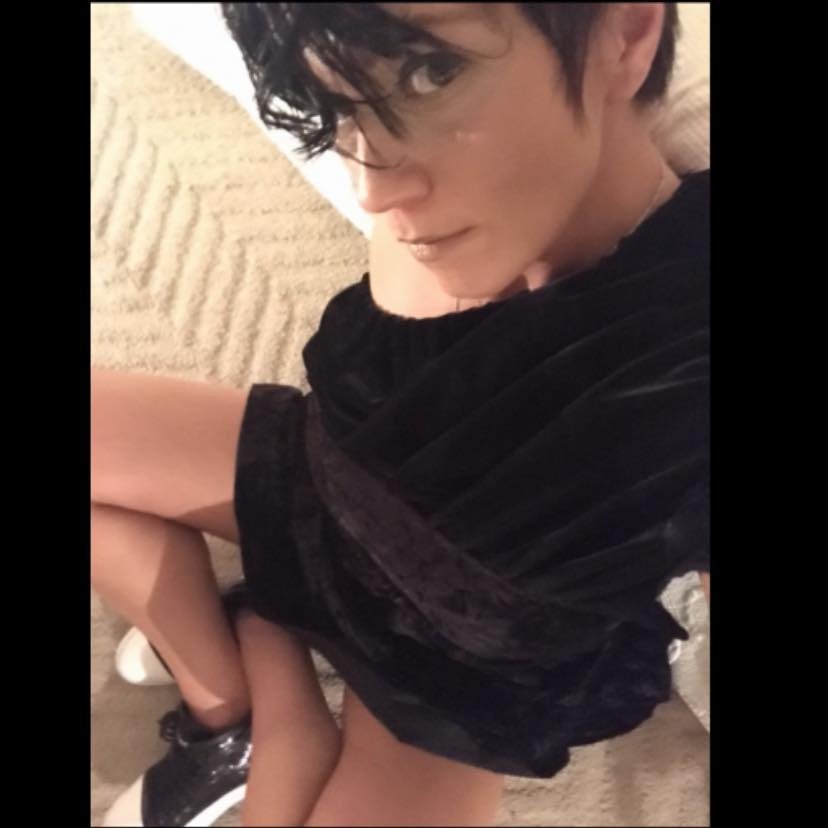 Sofia Toris helping client choose outfits | Wardrobe Whisperer